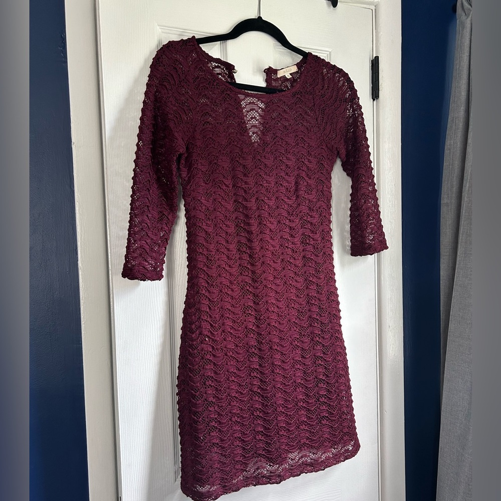 3/4 burgundy lace dress size S